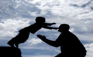 Bố sẽ mãi mãi là ngọn lửa thiêng liêng, sưởi ấm tâm hồn con